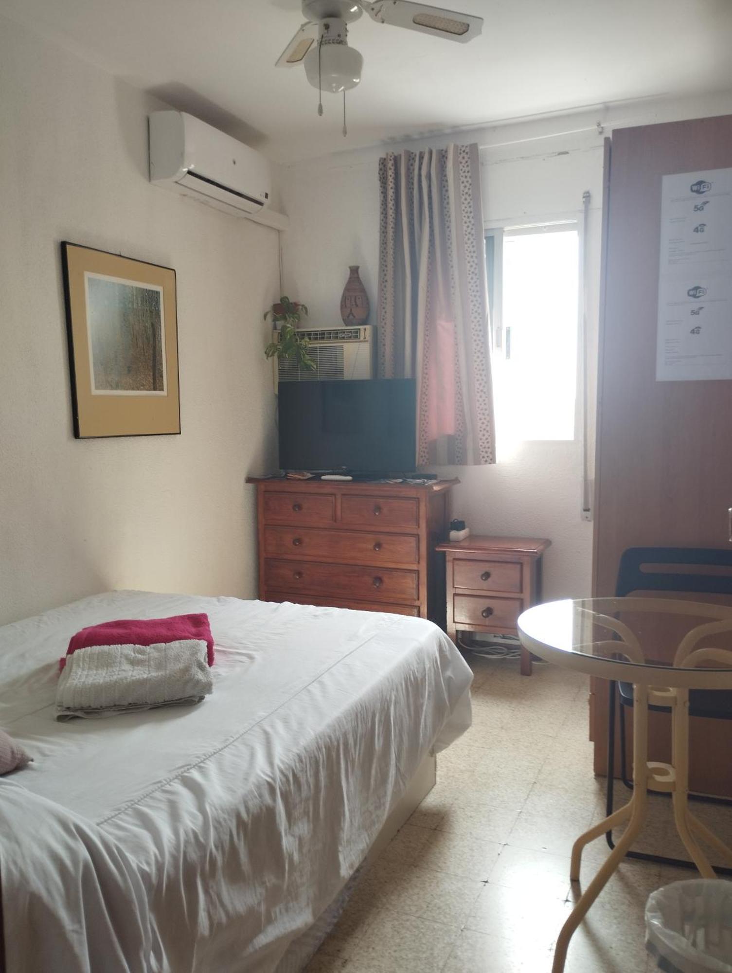 Habitaciones Privadas Con Cama Doble En Sevilla Ngoại thất bức ảnh