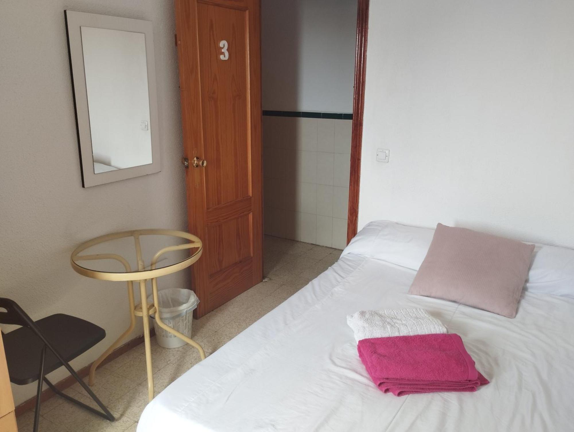Habitaciones Privadas Con Cama Doble En Sevilla Ngoại thất bức ảnh